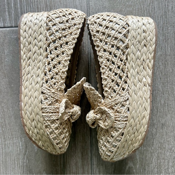 Dolce Vita Woven Beige Loafers with Bow - Picture 3 of 4